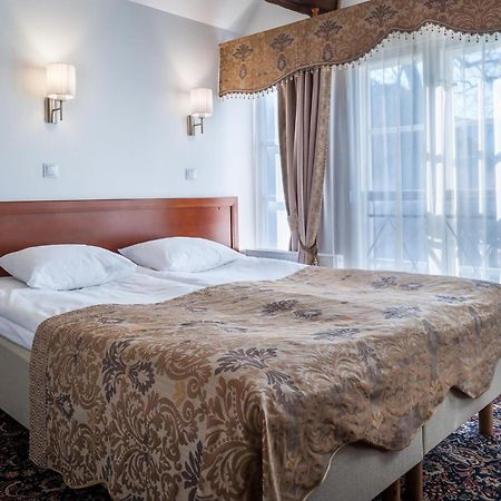 Three Crowns Residents Hotell Tallinn Exteriör bild