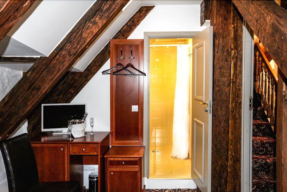 Three Crowns Residents Hotell Tallinn Exteriör bild