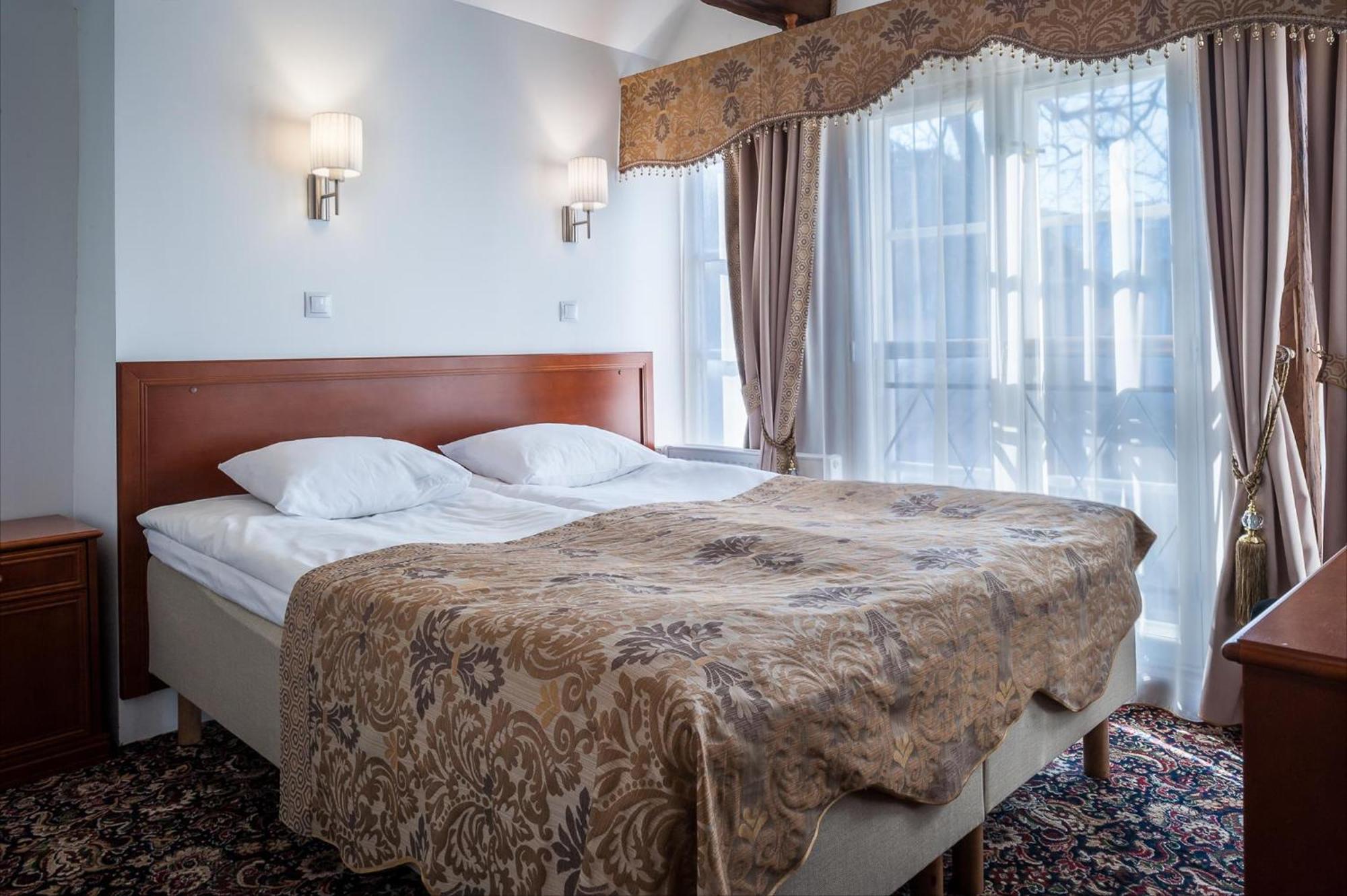 Three Crowns Residents Hotell Tallinn Exteriör bild