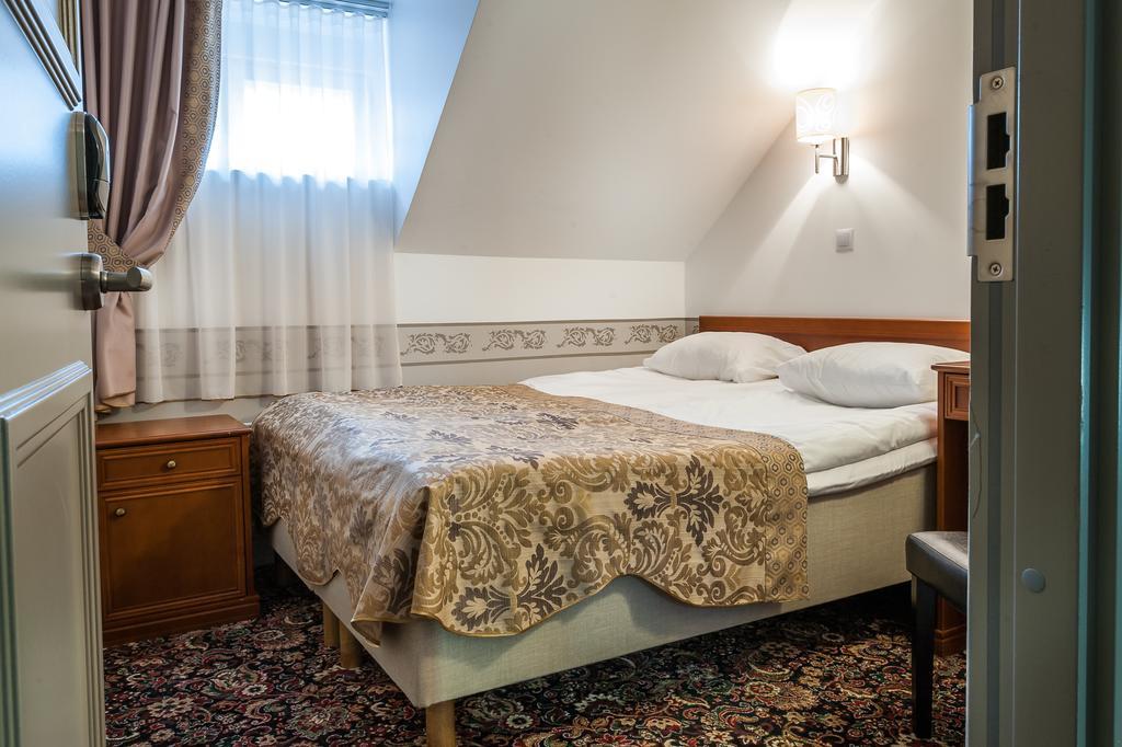 Three Crowns Residents Hotell Tallinn Exteriör bild