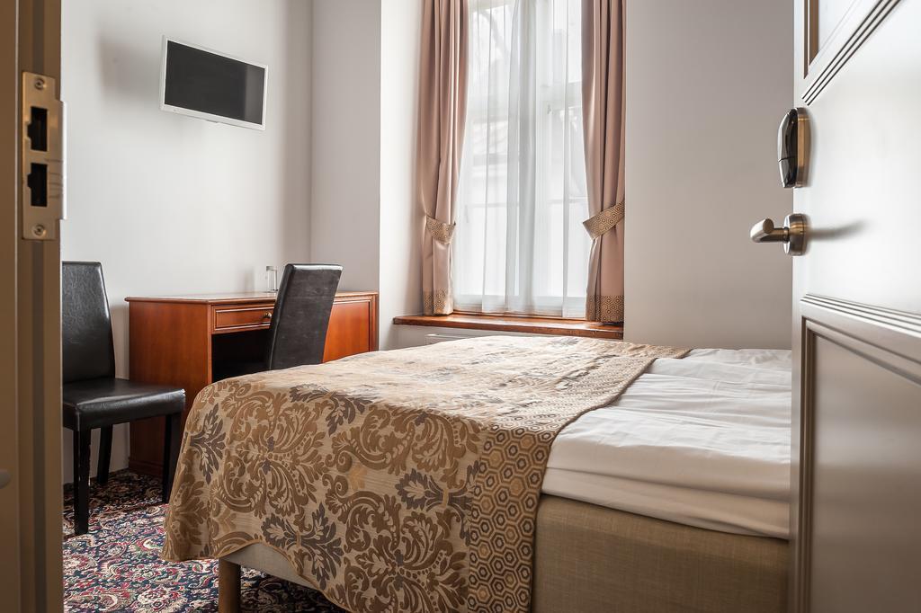 Three Crowns Residents Hotell Tallinn Exteriör bild