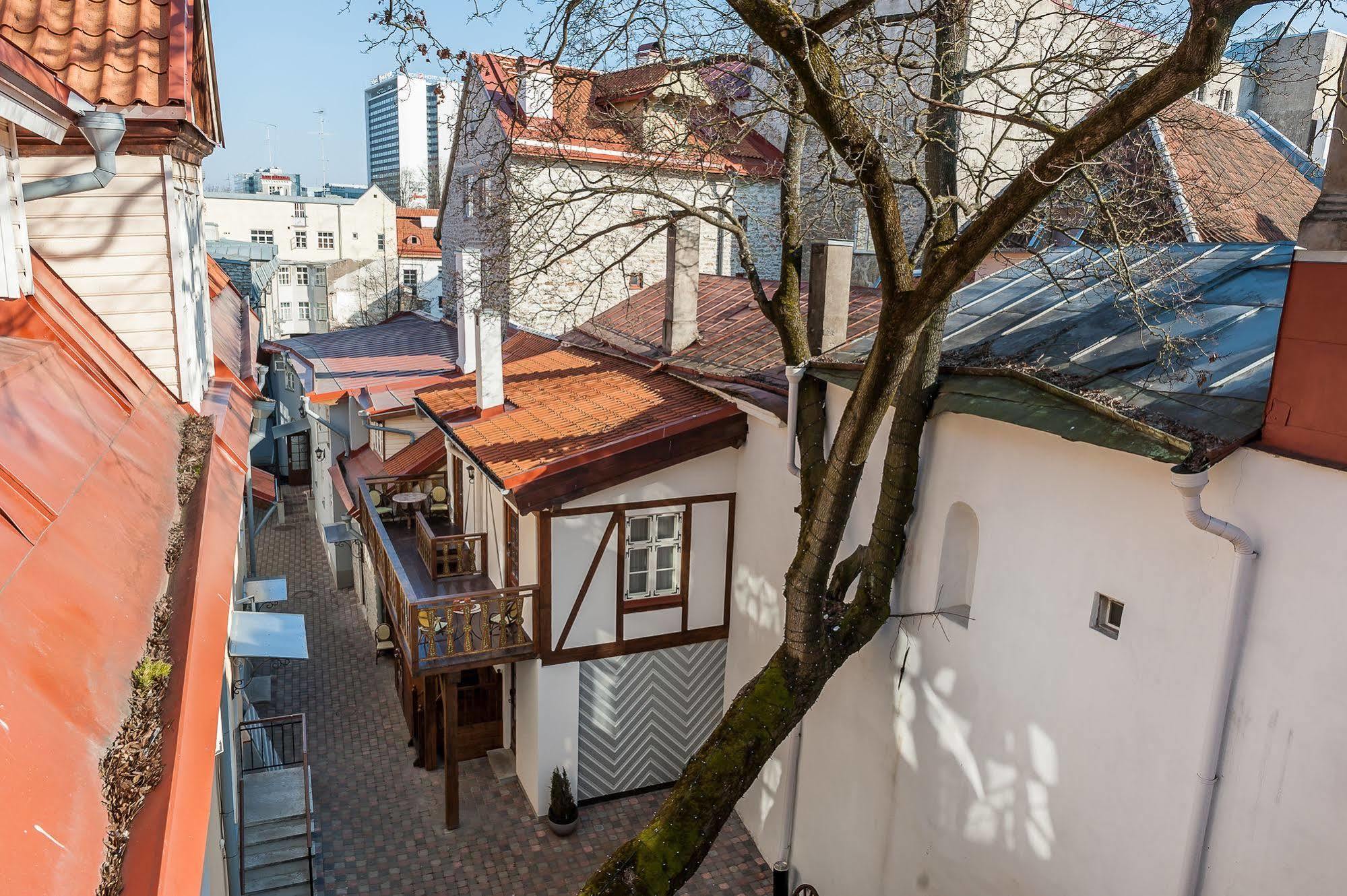 Three Crowns Residents Hotell Tallinn Exteriör bild